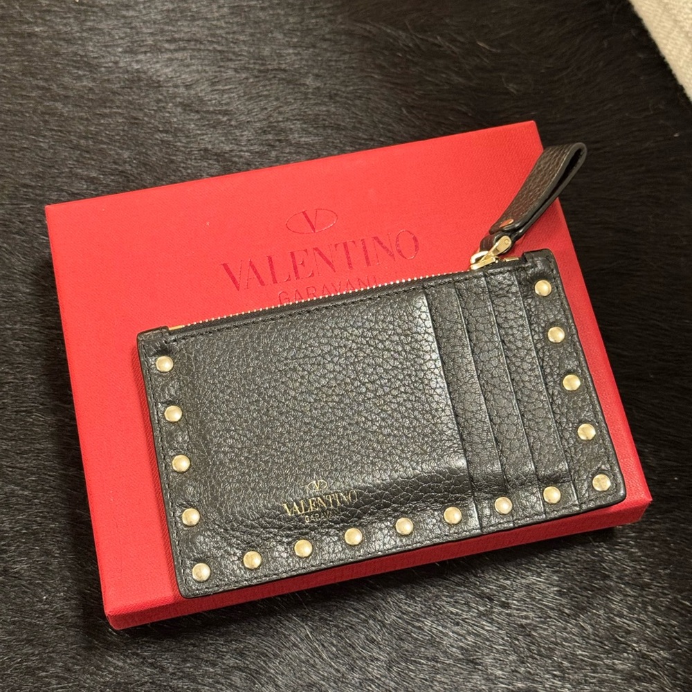 Valentino Garavani Rock Stud Cardholder with Zipper